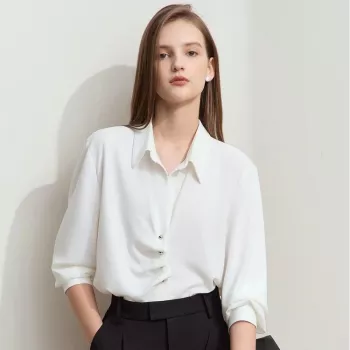 How to Style a Loose Long-Sleeve Chiffon Blouse in Spring